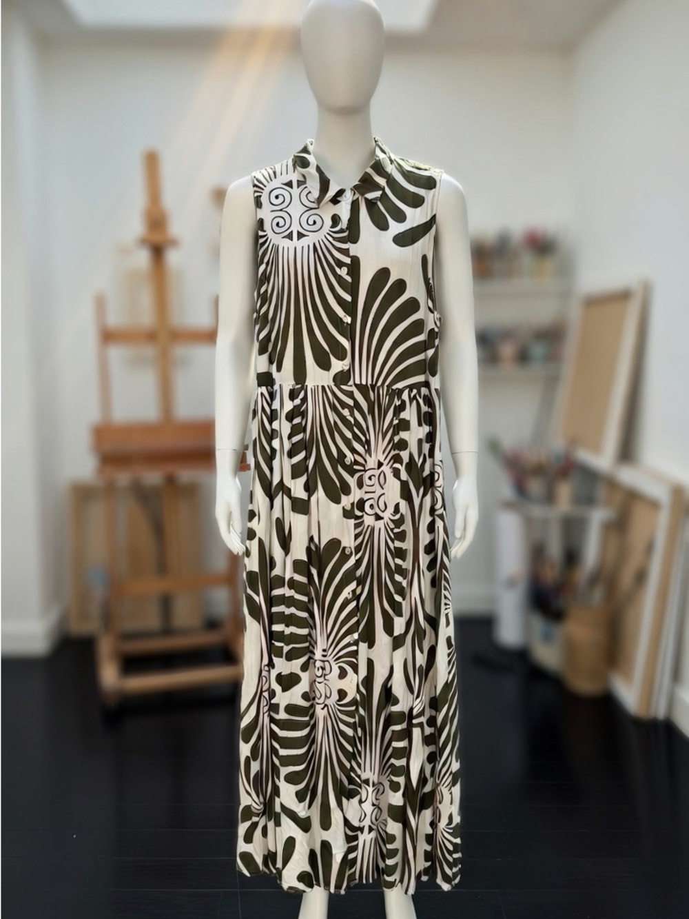 Sleeveless maxi Lagenlook, bold olive botanical print